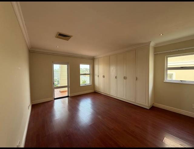 3 BEDROOM APARTMENT FOR SALE IN LA LUCIA